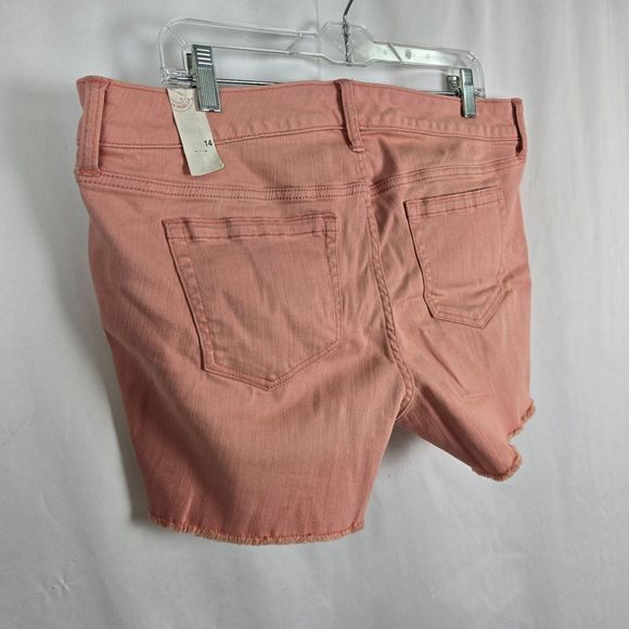 Torrid Jean Shorts Women's 14 Pink Distressed Raw Hem NWT - Picture 13 of 14